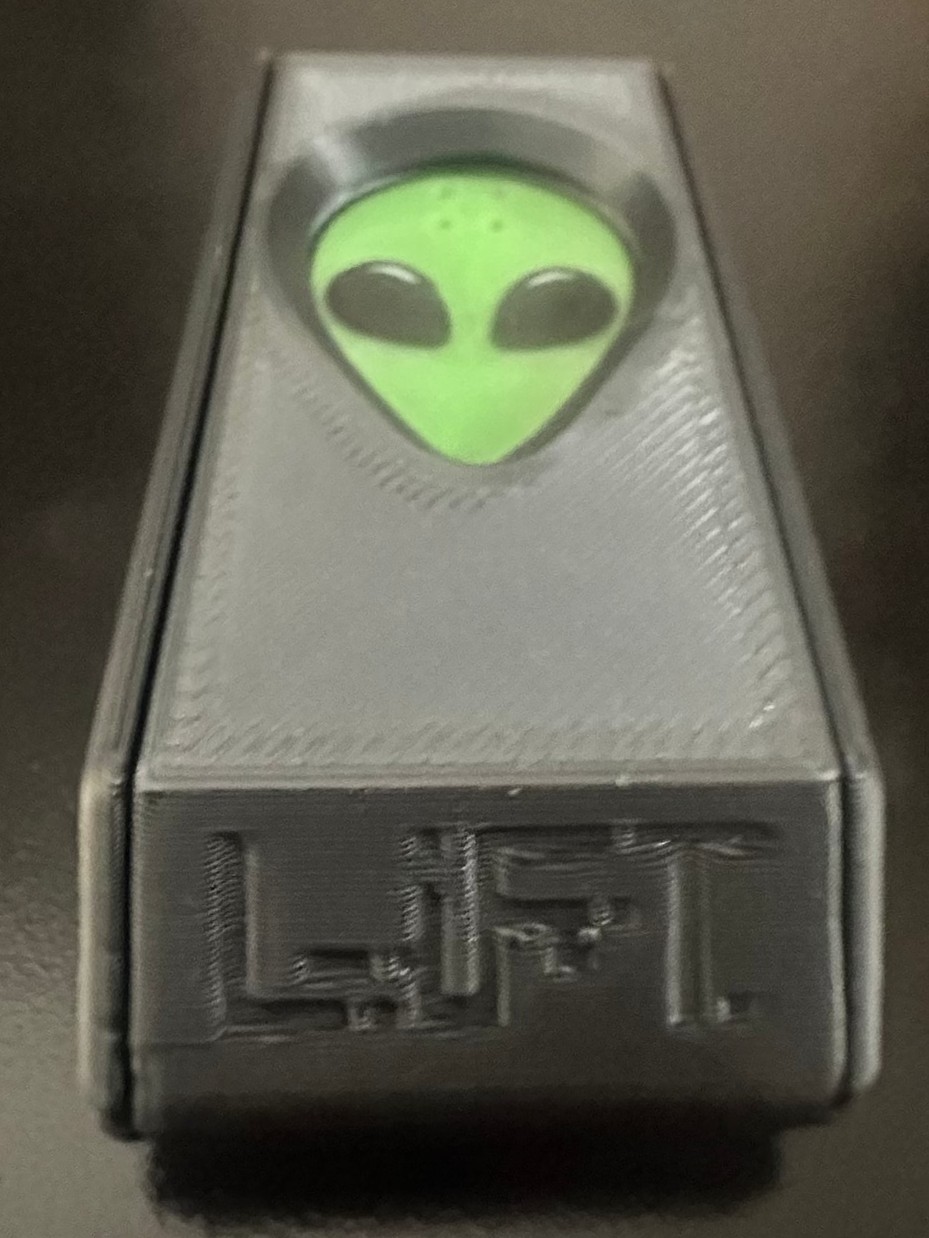 Alien Kickflip Magnet Fidget