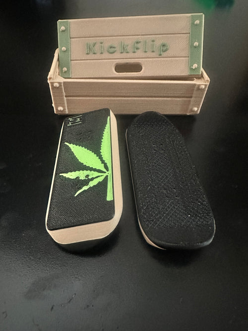 Canna Leaf Kickflip Magnet Fidget