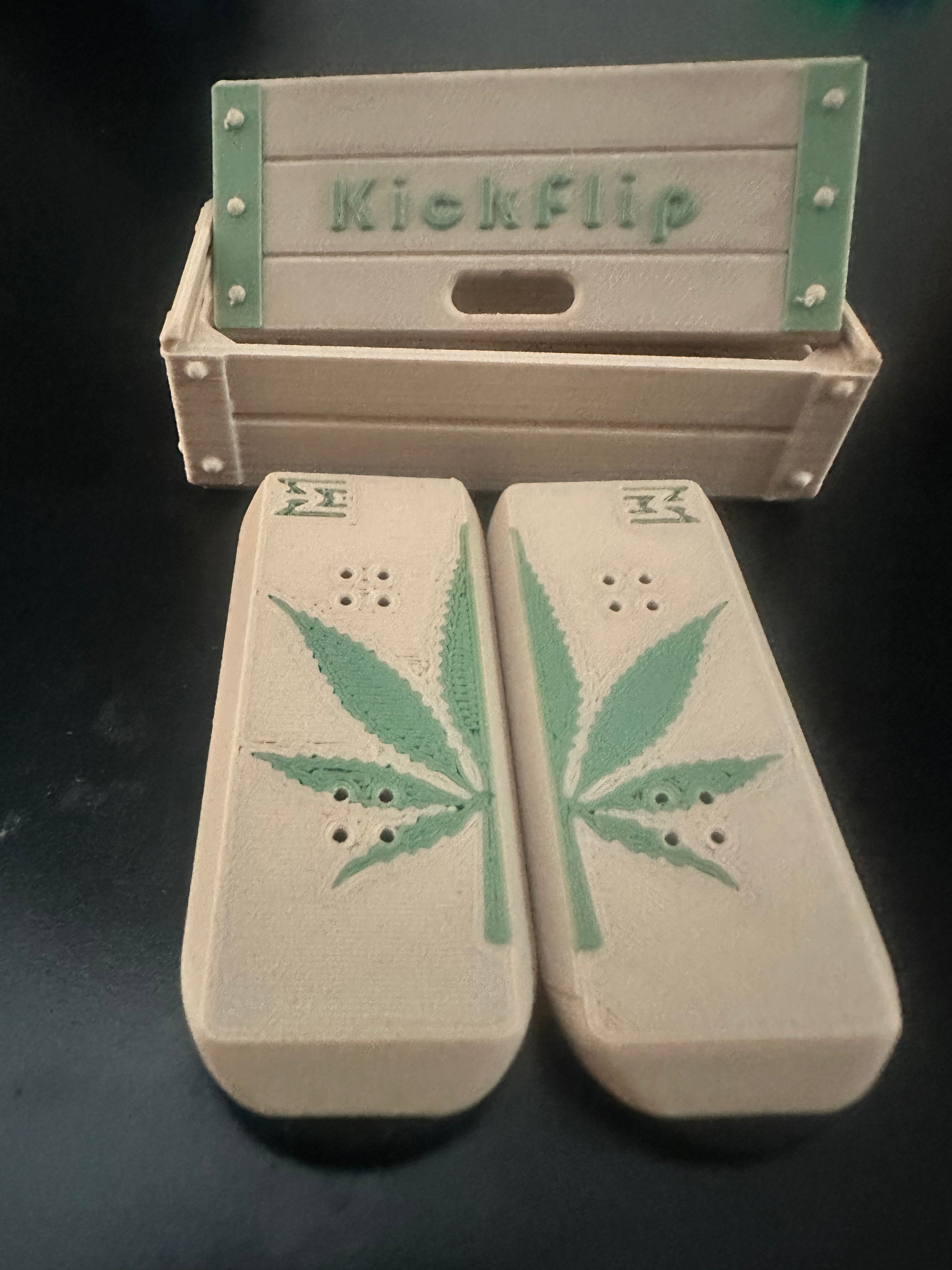 Canna Leaf Kickflip Magnet Fidget
